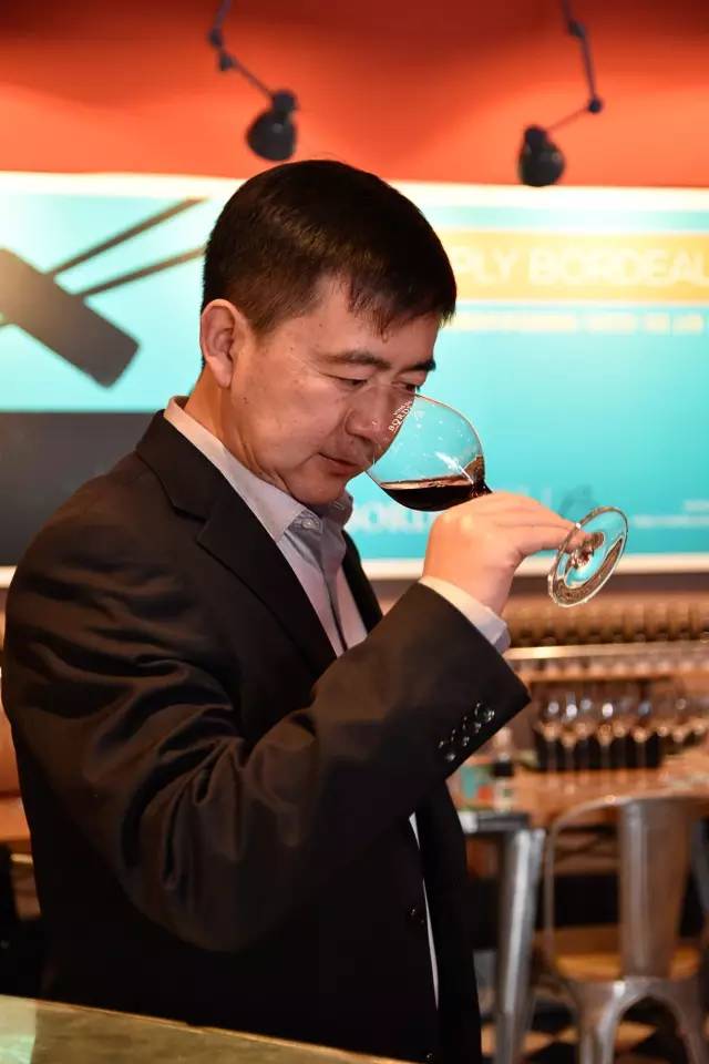 ���г���������ҵ�һ���������뿪���Ѿ�